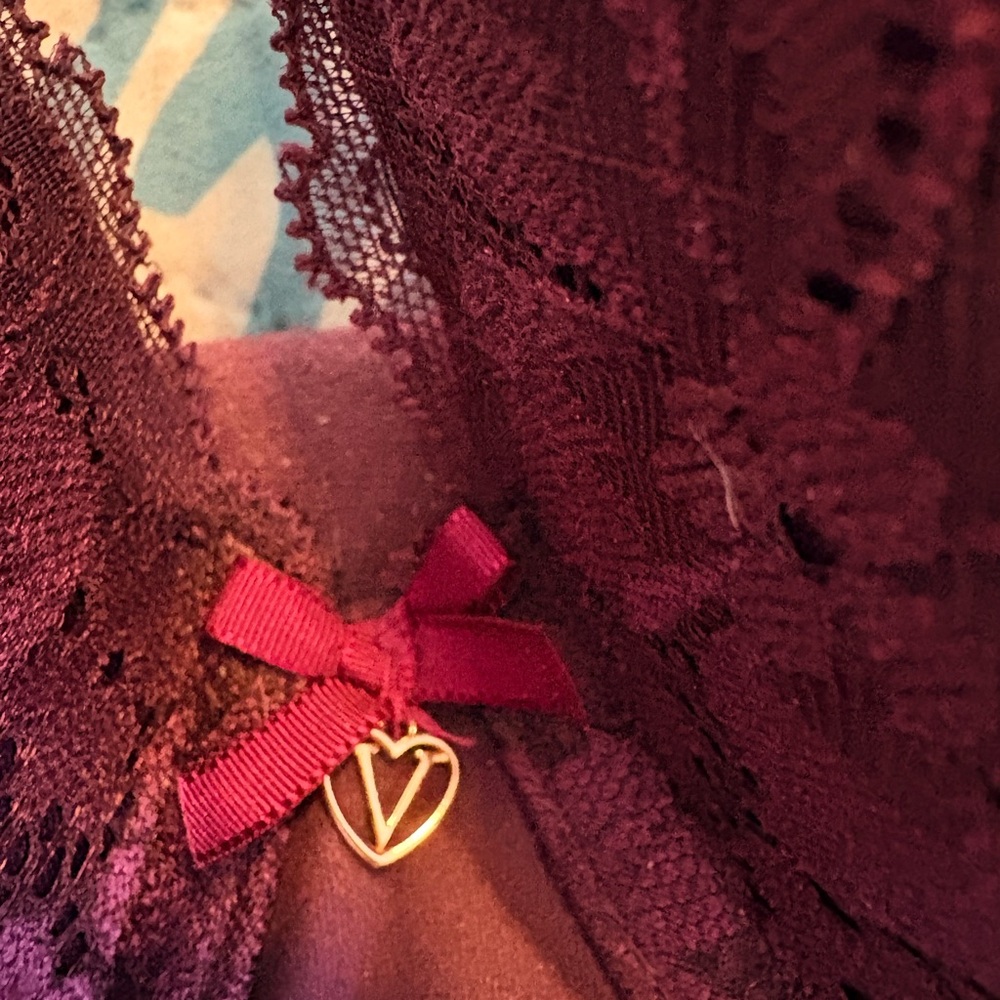 NWOT Victoria’s Secret Floral Lace Bra in Rich Purple 38C - Picture 3 of 5